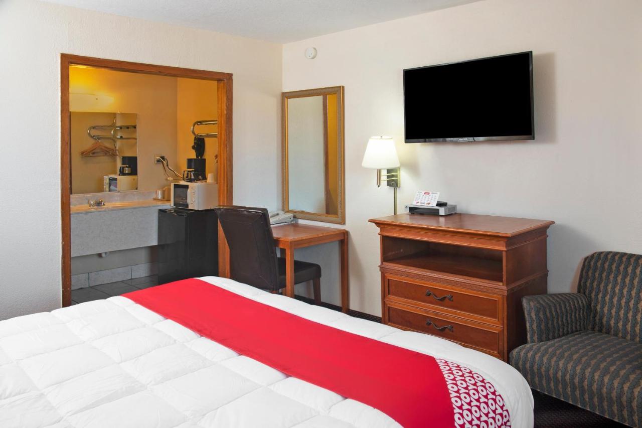 King Bed Smoking at OYO Hotel Guymon OK US-54