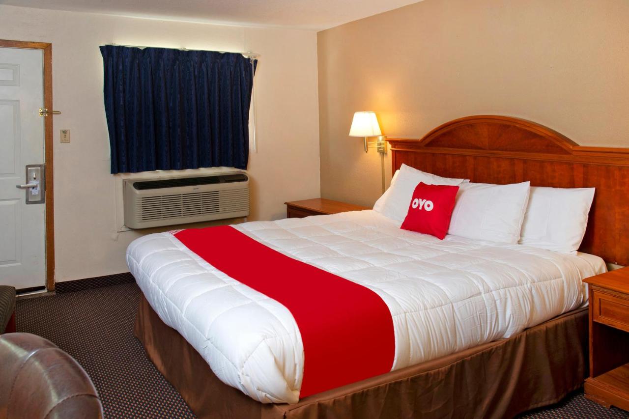 King Room at OYO Hotel Guymon OK US-54