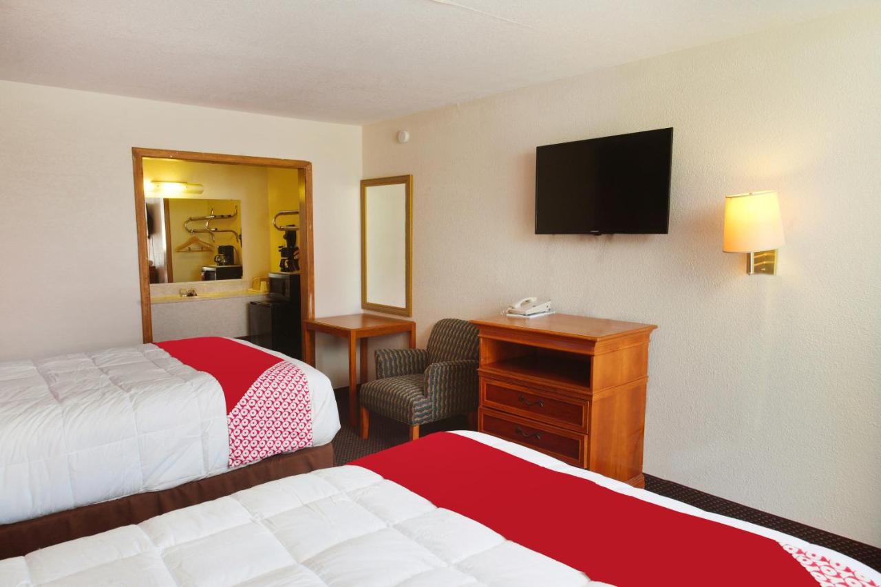 Queen Room with Two Queen Beds at OYO Hotel Guymon OK US-54