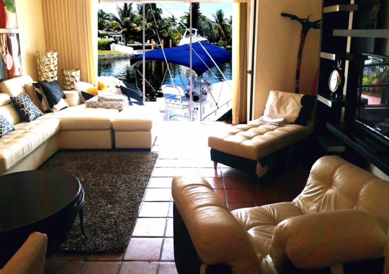 | Villa Dartall - Beautiful ocean access by canal
