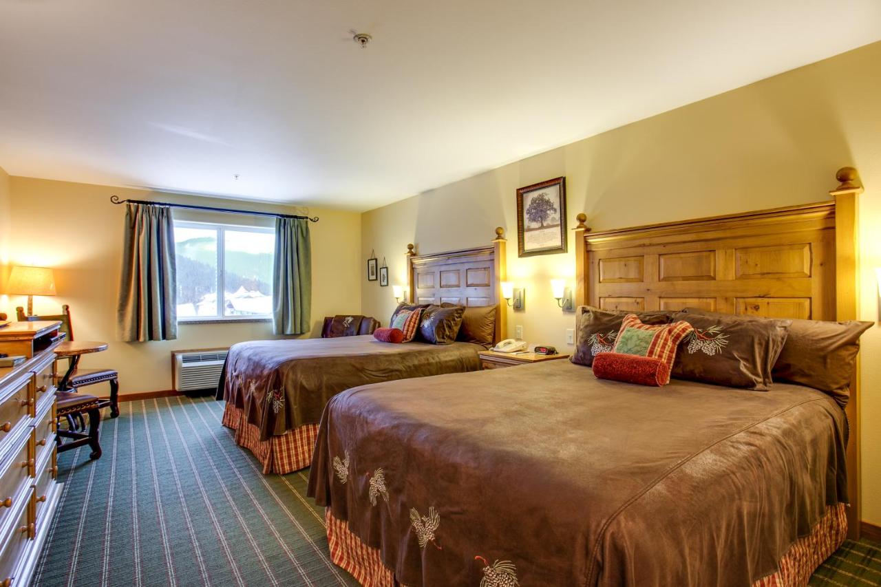 Deluxe Queen Room with Two Queen Beds at Bavarian Lodge