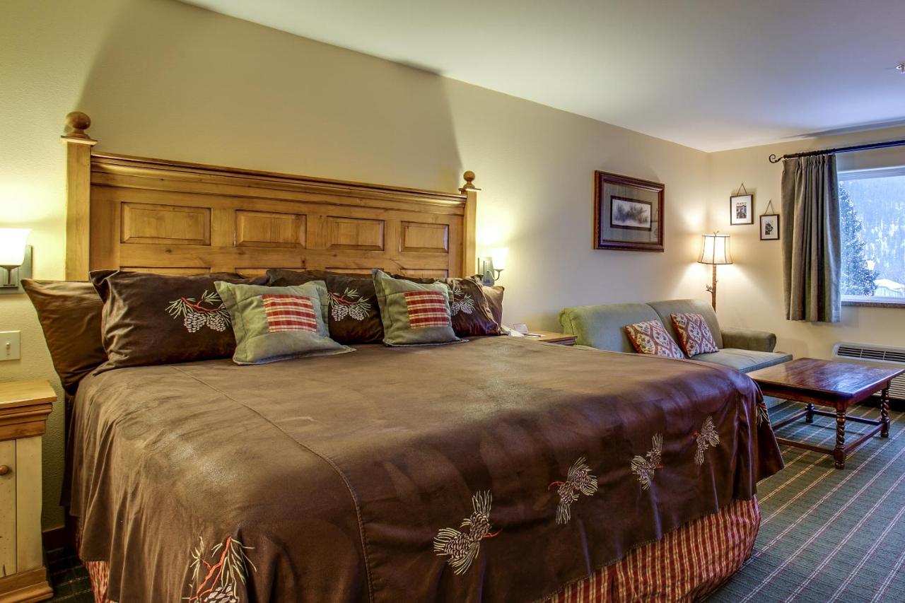 Deluxe King Room at Bavarian Lodge