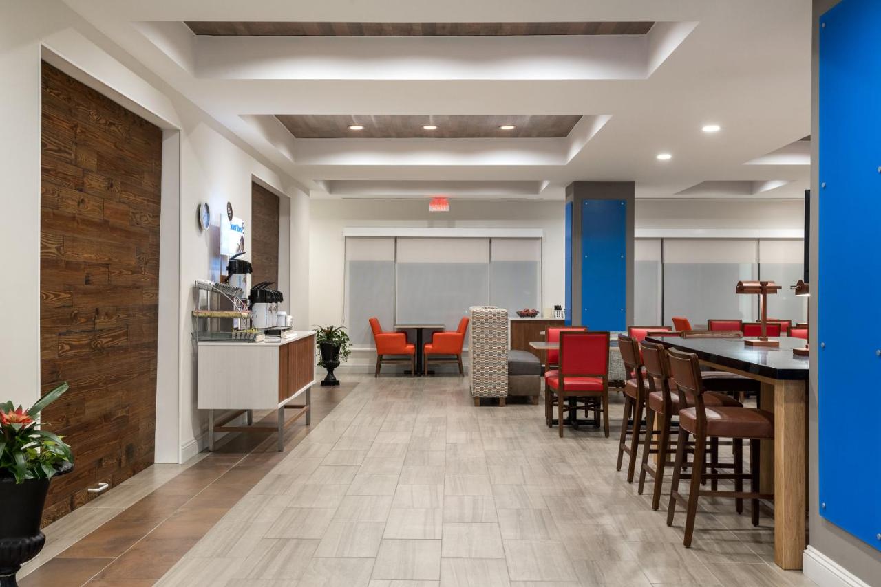 | Holiday Inn Express & Suites Florence I-95 & I-20 Civic Ctr, an IHG Hotel