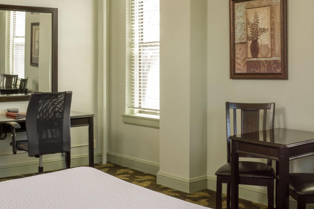 | Finlen Hotel and Motor Inn