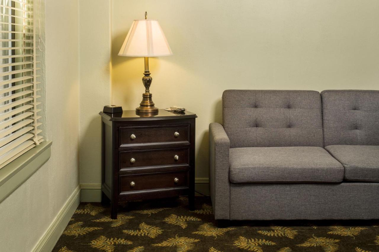 | Finlen Hotel and Motor Inn