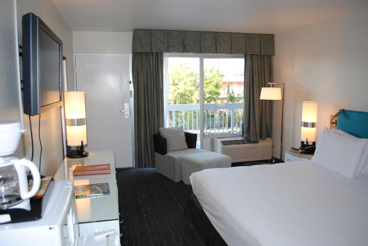 Classic King Room at Floridian Hotel