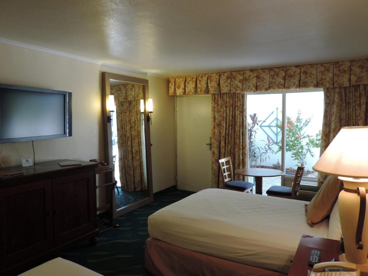 Room #18856414 at Floridian Hotel