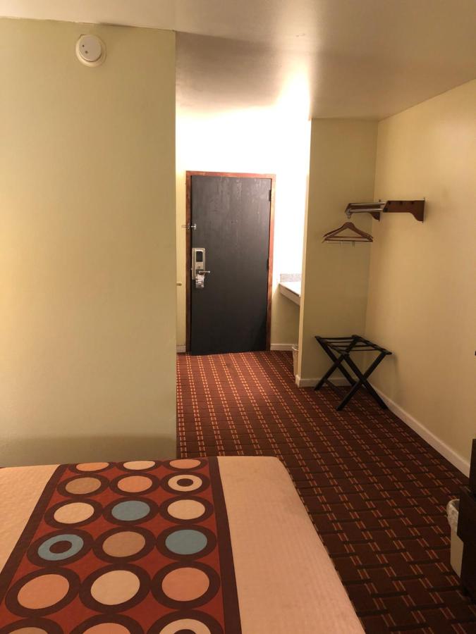 Queen Room - Mobility Access/Non-Smoking at Super 8 by Wyndham Plover Stevens Point Area