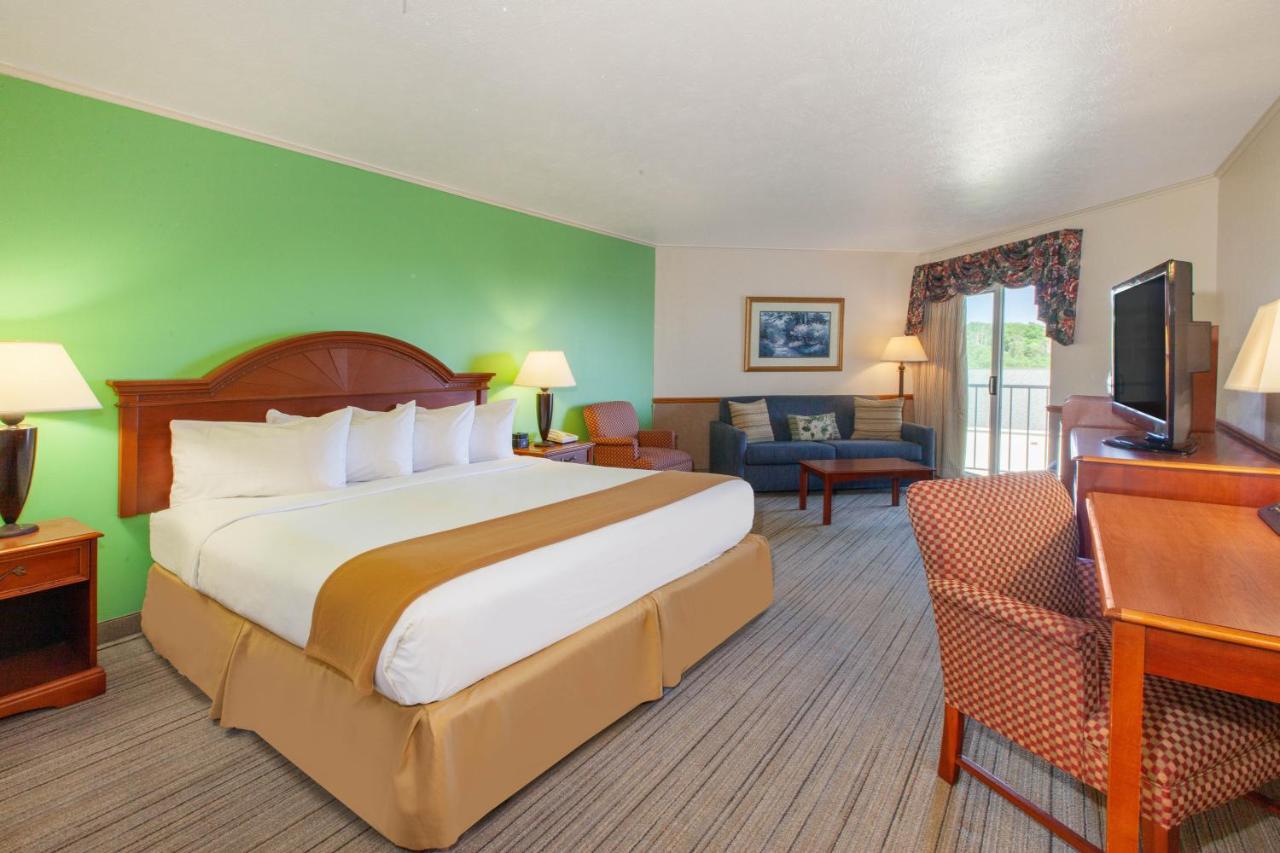 King Room with Balcony and Bay View at Apple Tree Inn, SureStay Collection by Best Western