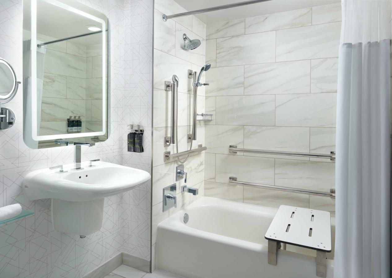 Deluxe 1 King Bed Mobility Accessible w/ Bathtub at Georgia Tech Hotel and Conference Center