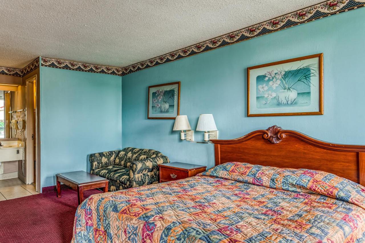 | OYO Hotel Jackson North I-55