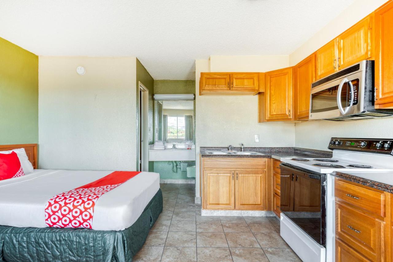  | OYO Hotel Tucson Downtown