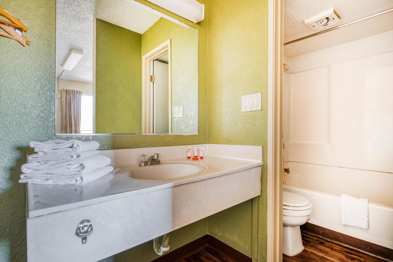  | OYO Hotel Tucson Downtown