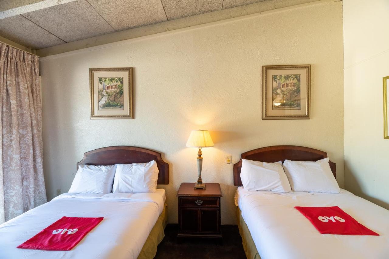 | Hotel O Bay City, TX-35