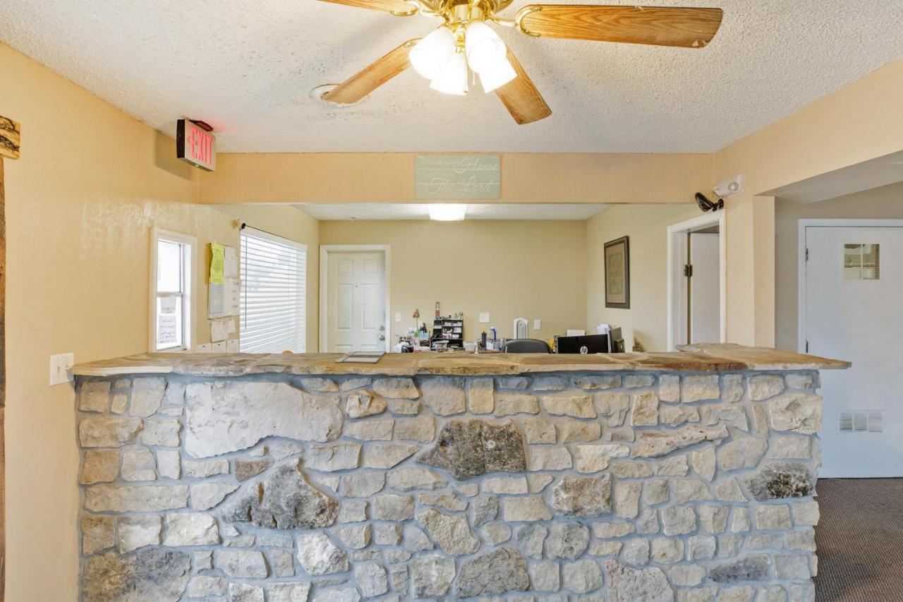 | OYO Hotel Branson MO-165