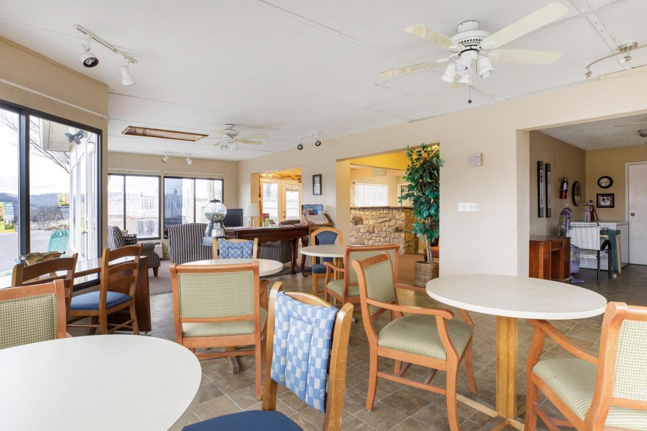 | OYO Hotel Branson MO-165
