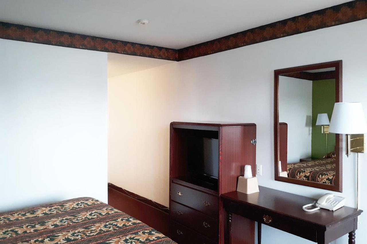 OYO Hotel Kings at Clovis