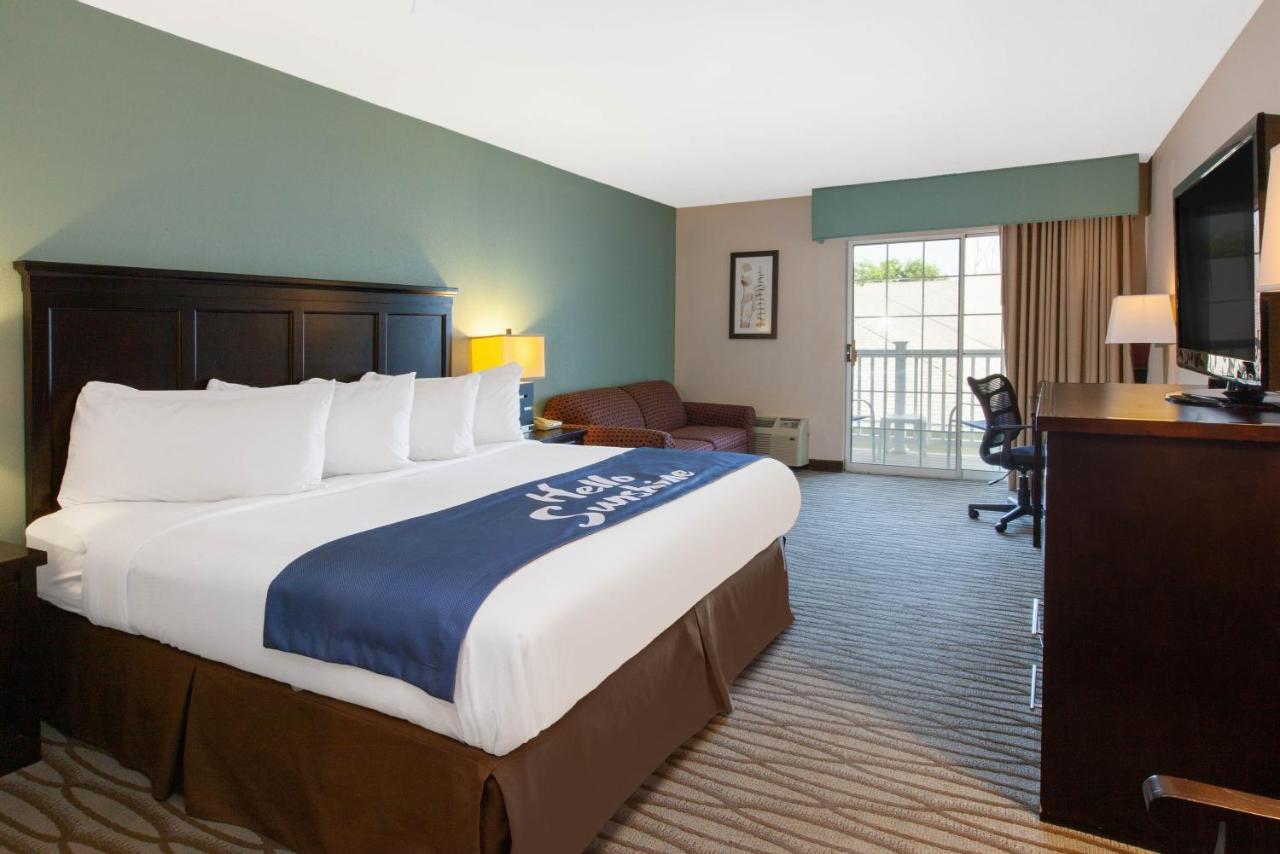 Deluxe King Room with Sofa Bed - Non-Smoking at Days Inn by Wyndham Petoskey