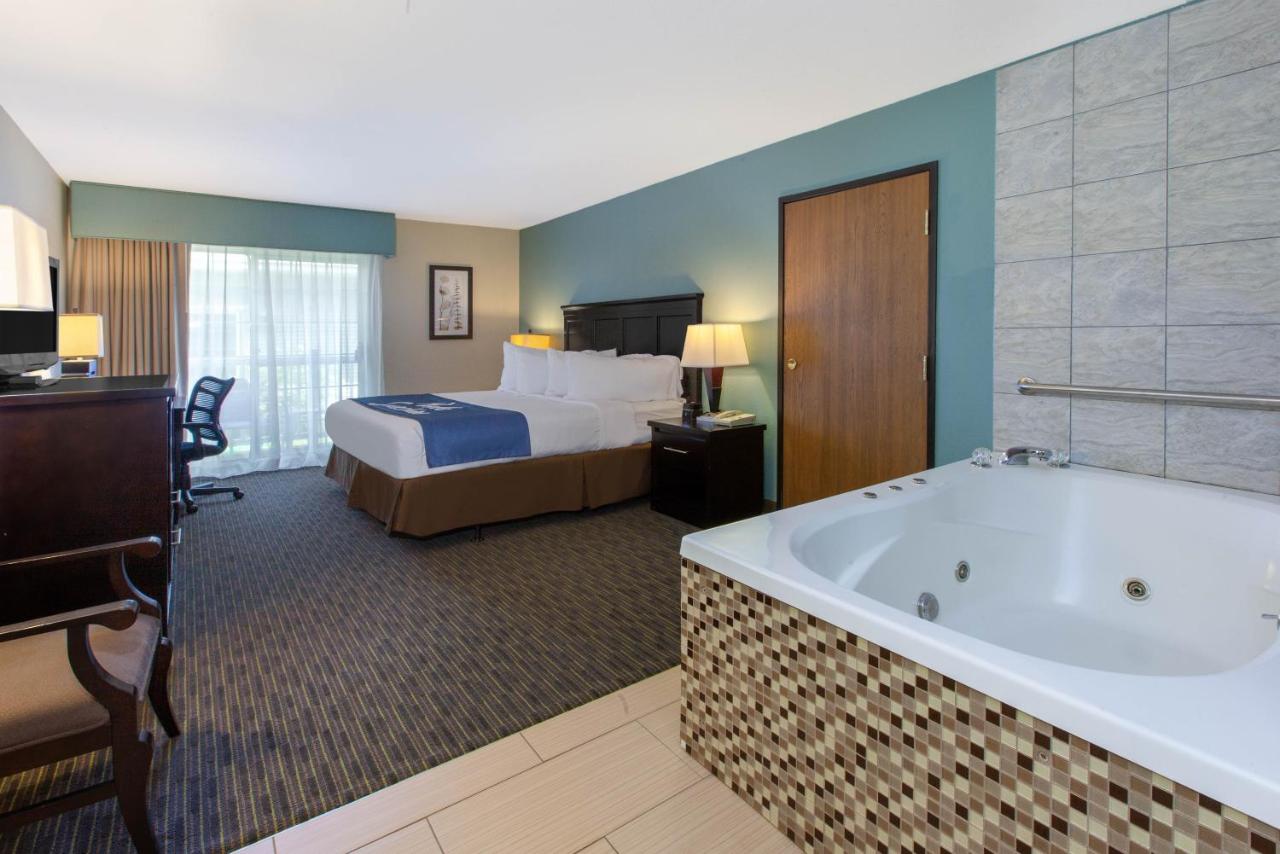 Premier King Room with Hot Tub - Non-Smoking at Days Inn by Wyndham Petoskey