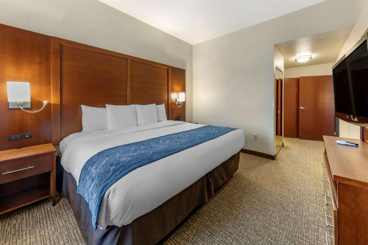Superior King Suite - Non-Smoking at Citrus Suites Redlands Loma Linda Hotel