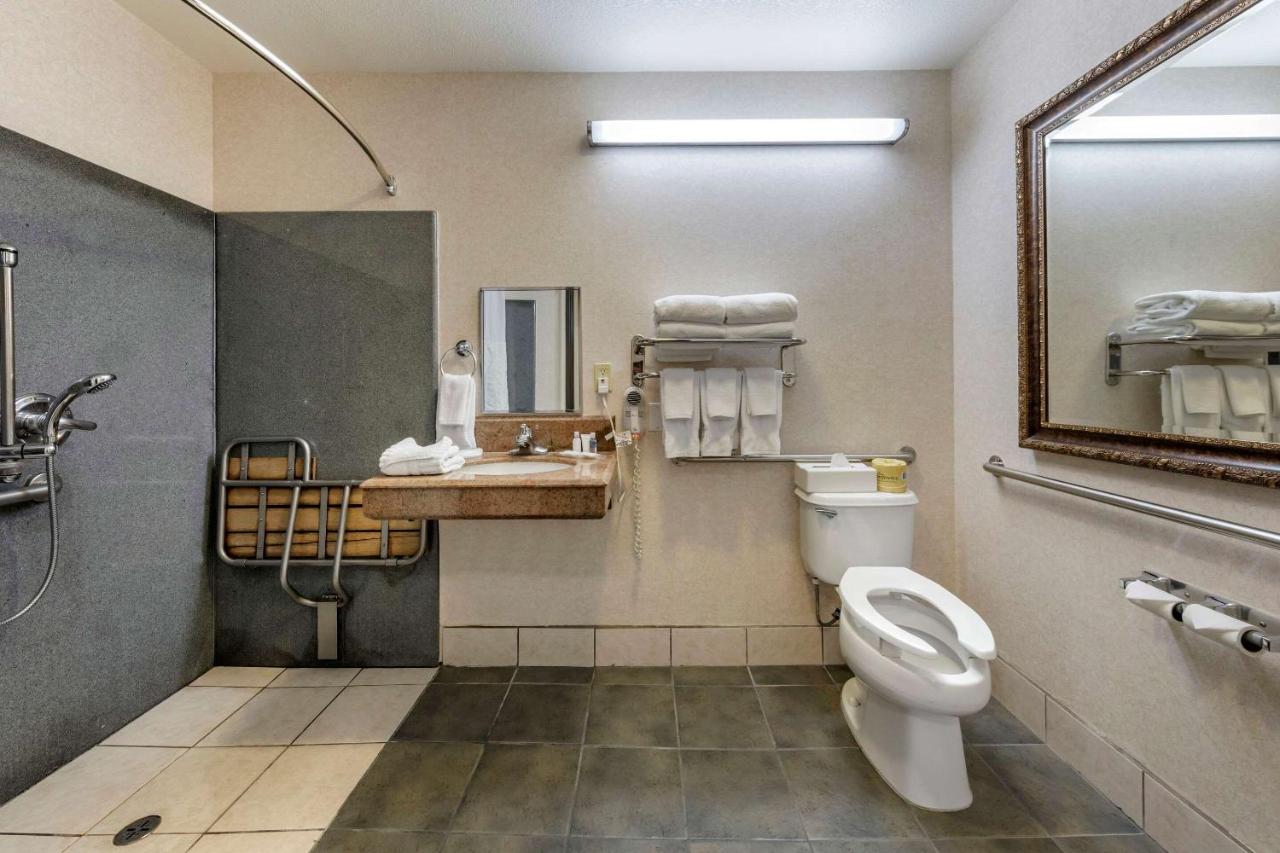 King Room with Roll-In Shower - Accessible/Non-Smoking at Citrus Suites Redlands Loma Linda Hotel