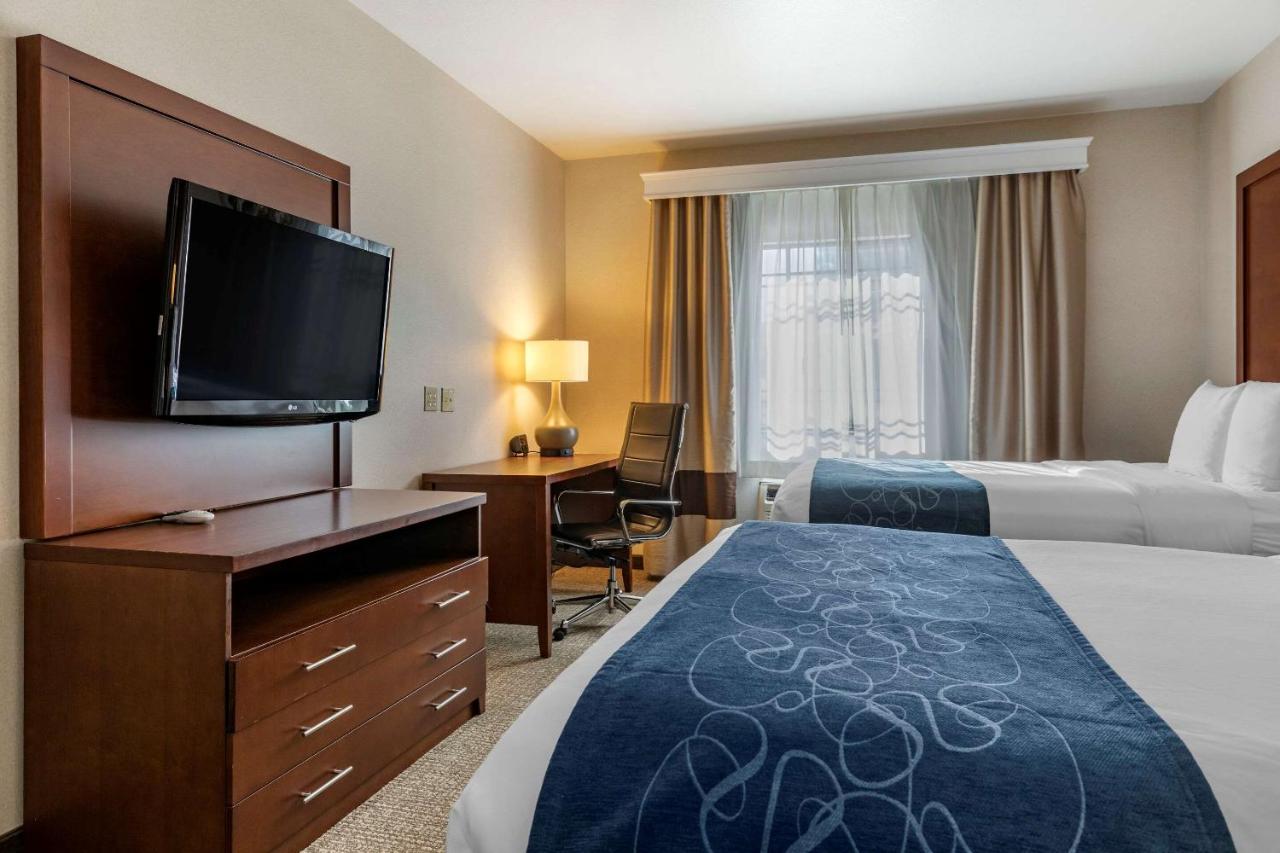Suite, 2 Queen Beds with Love Seat at Citrus Suites Redlands Loma Linda Hotel