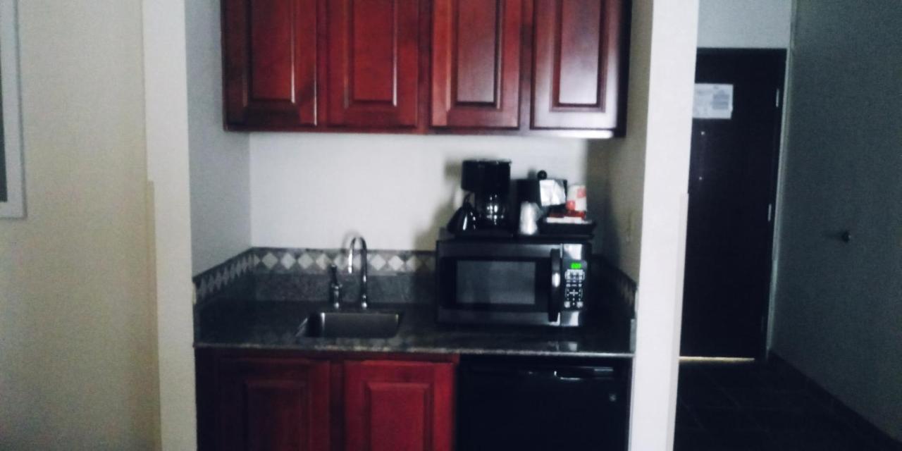 King Suite - Accessible/Non-Smoking at Quality Inn & Suites Seabrook - NASA - Kemah