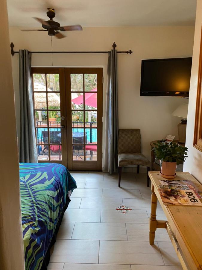 King Room with Balcony at Villa Rosa Inn