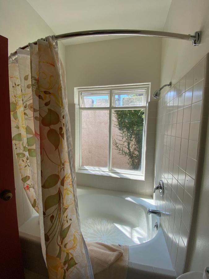 Queen Room with Balcony at Villa Rosa Inn