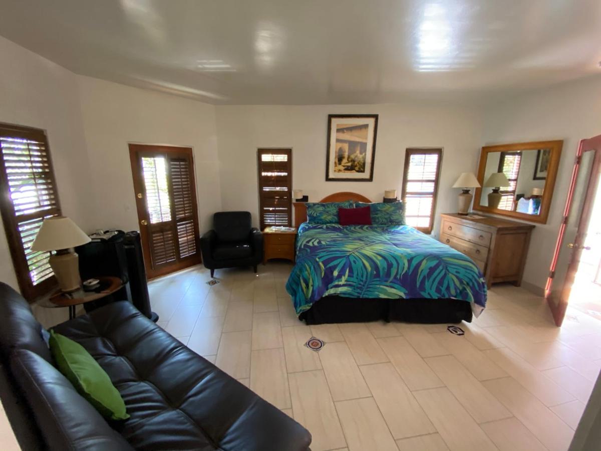 King Room with Balcony at Villa Rosa Inn