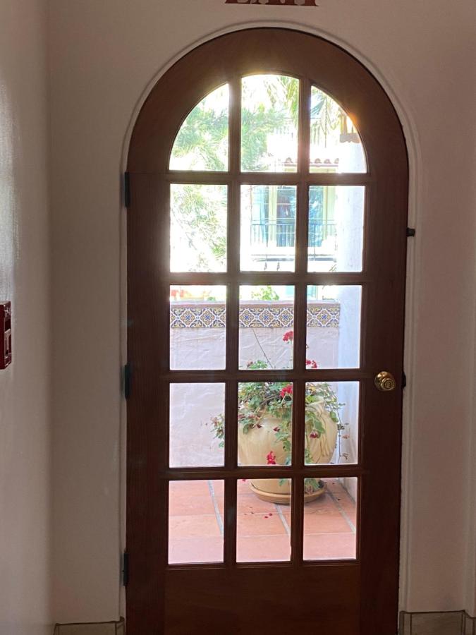 Suite with Balcony at Villa Rosa Inn