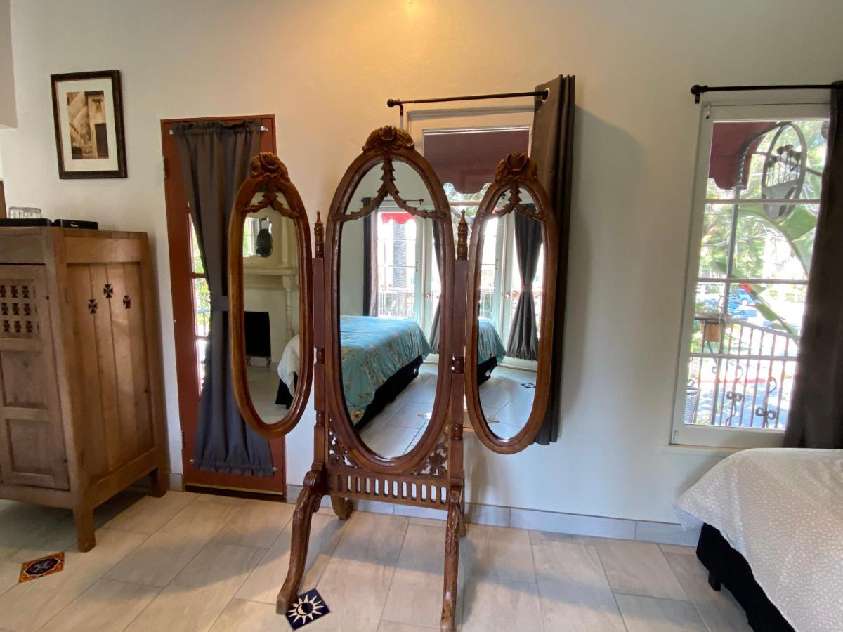 Suite with Balcony at Villa Rosa Inn