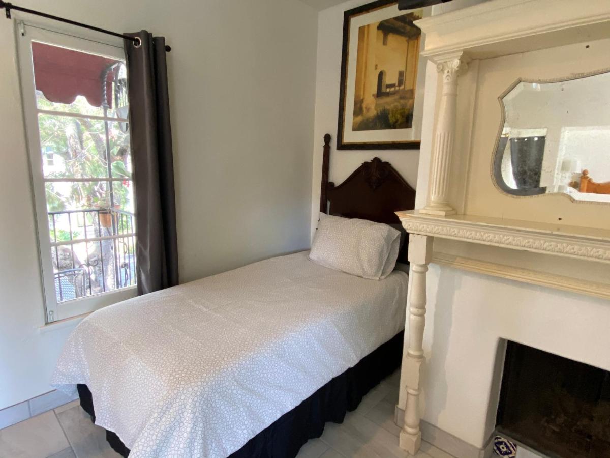 Suite with Balcony at Villa Rosa Inn