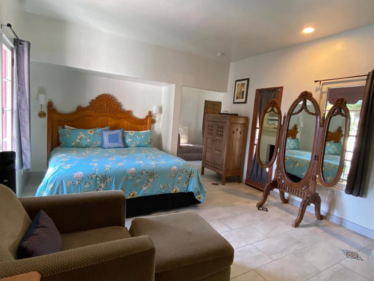 Suite with Balcony at Villa Rosa Inn