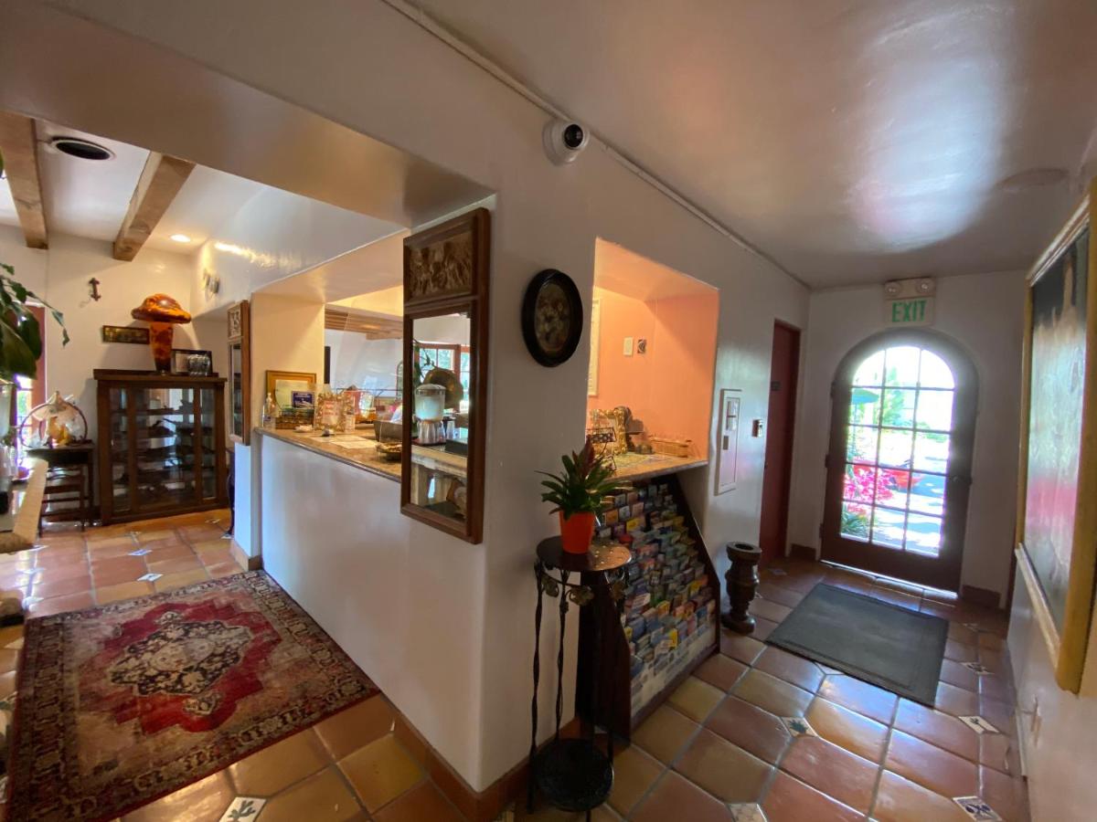 King Suite with Balcony at Villa Rosa Inn