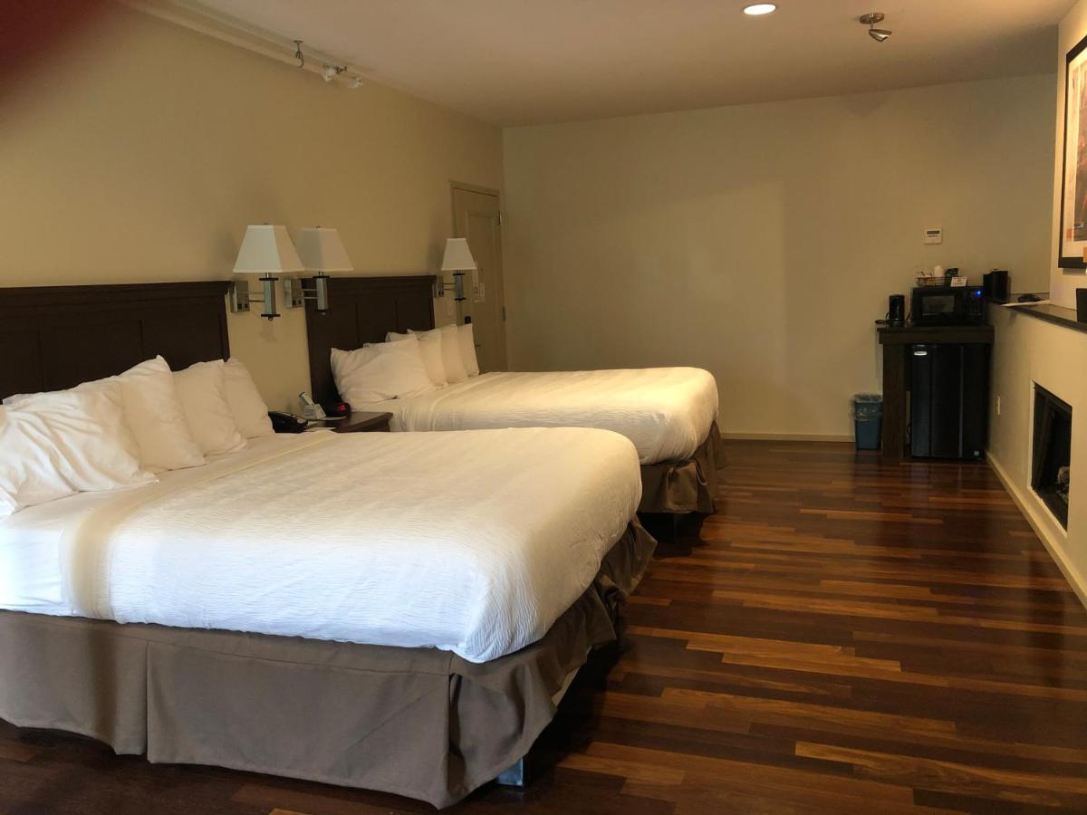 Queen Room - Disability Access at Grand Eastonian Hotel & Suites