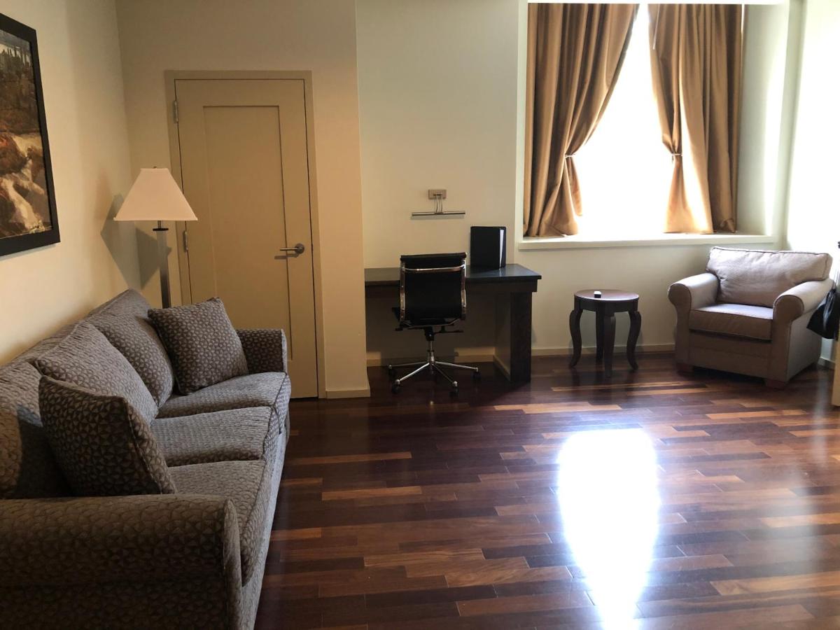 Queen Room - Disability Access at Grand Eastonian Hotel & Suites