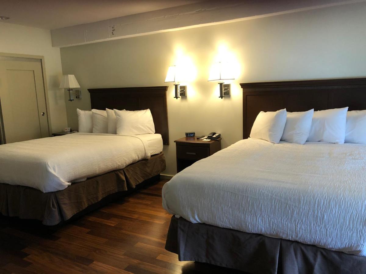 Queen Room at Grand Eastonian Hotel & Suites