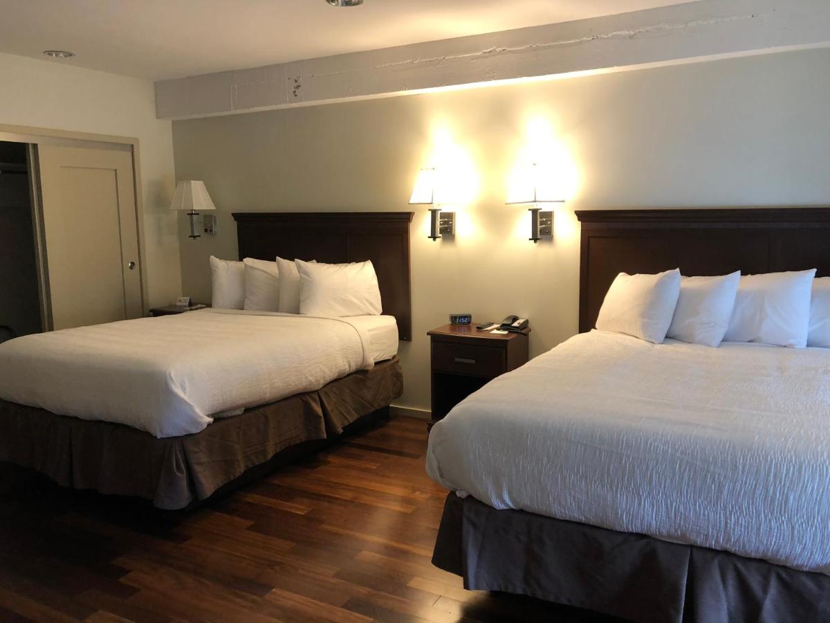 Queen Room at Grand Eastonian Hotel & Suites