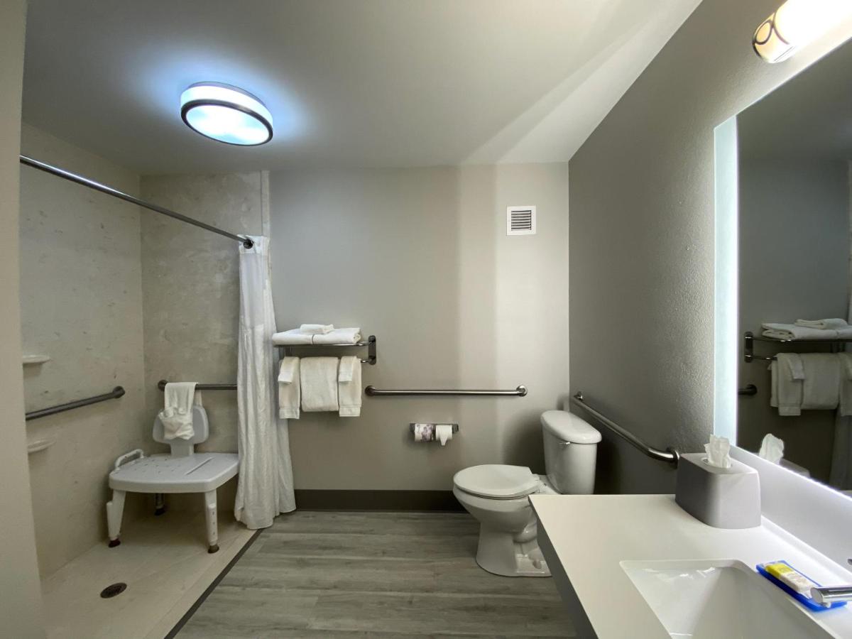 King Room - Mobility Access/Roll in Shower - Non-Smoking at Holiday Inn Express & Suites Somerset Central by IHG