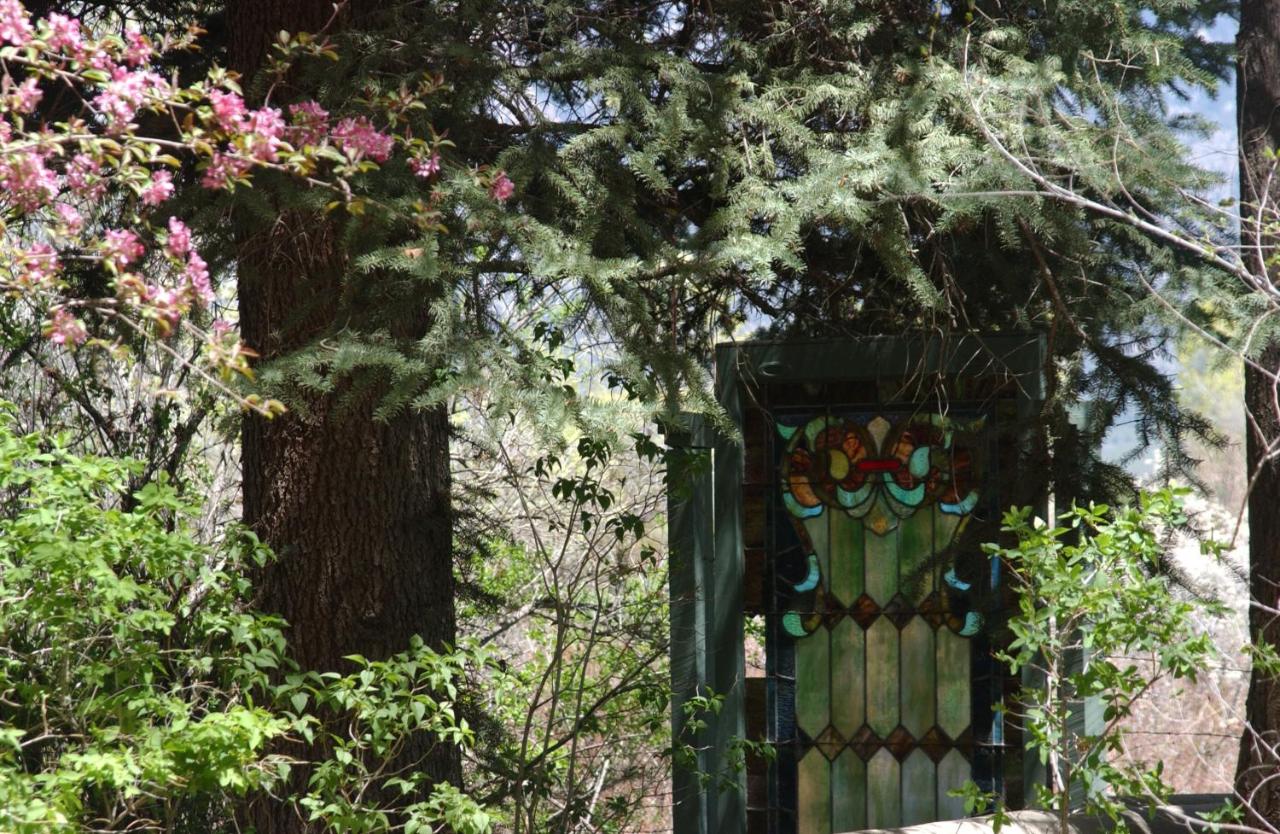 | Touchstone Inn