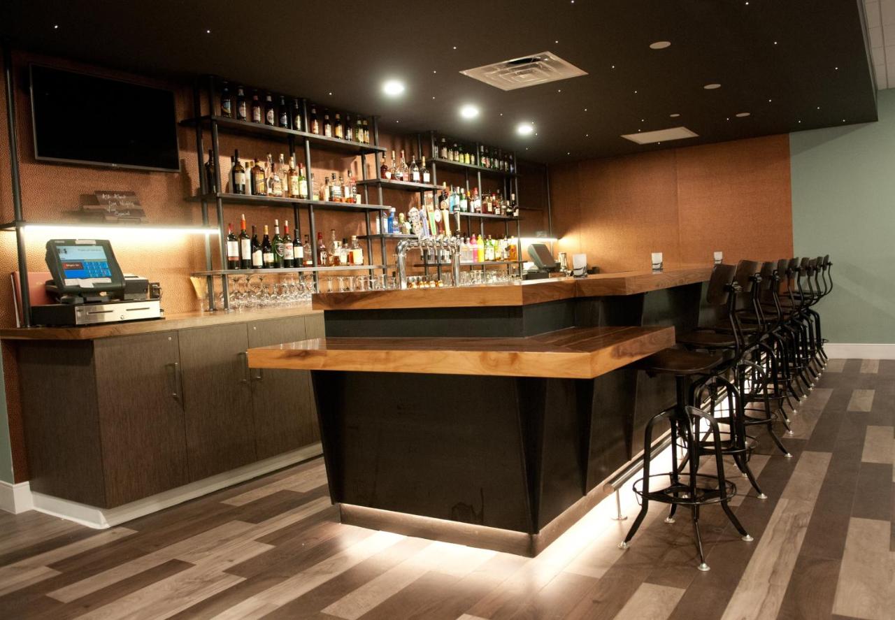  | Crowne Plaza Suites Pittsburgh South
