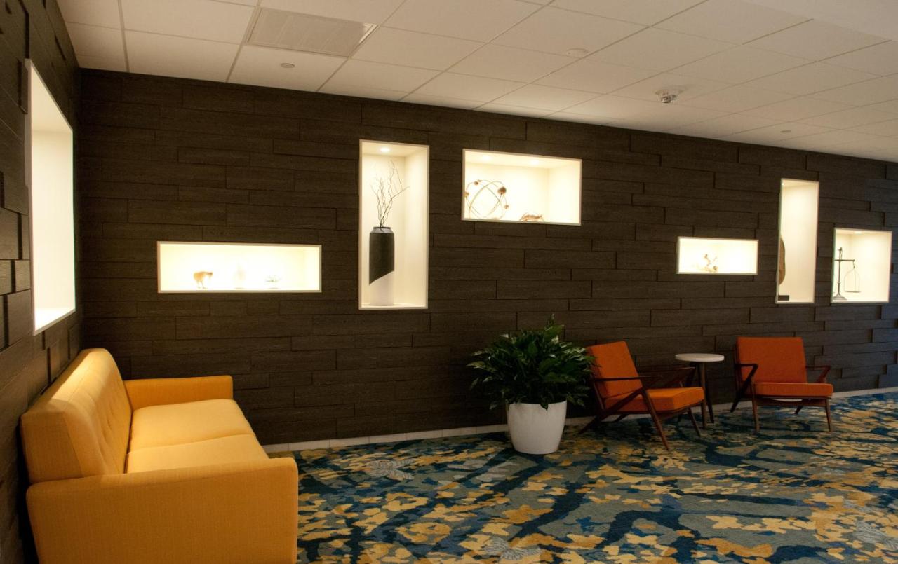| Crowne Plaza Suites Pittsburgh South