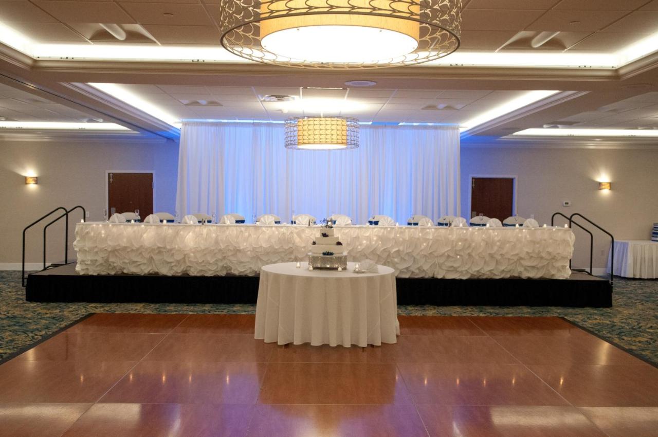 | Crowne Plaza Suites Pittsburgh South