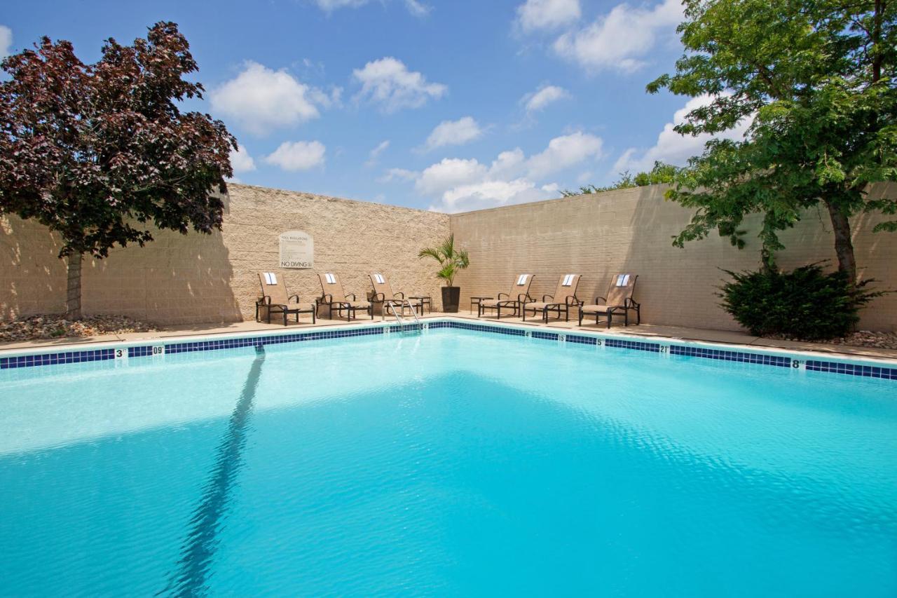 | Crowne Plaza Suites Pittsburgh South