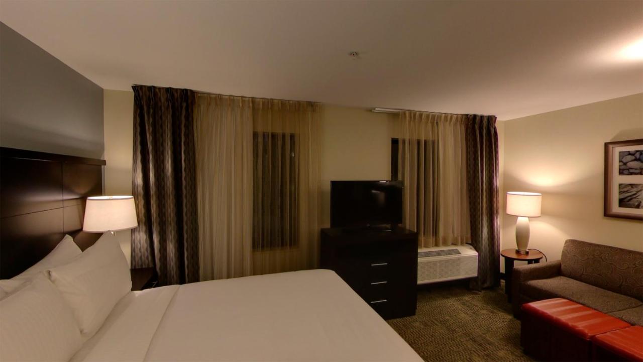 Queen Studio Suite - Hearing Accesible/ Non-Smoking at Staybridge Suites Ann Arbor- Univ of Michigan by IHG