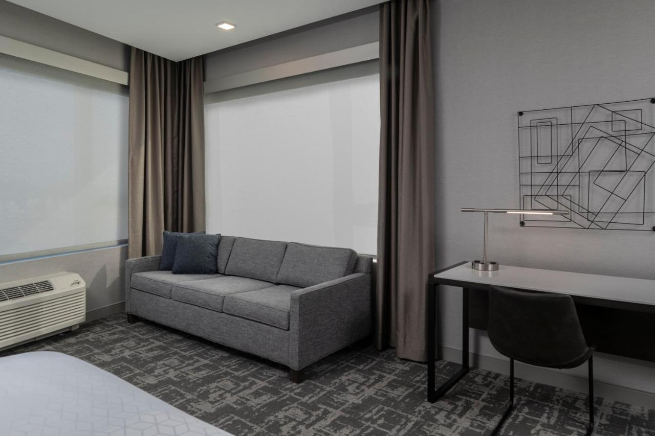 Studio King Suite with Mobility Accessible Tub - Non-Smoking at Staybridge Suites Boston Logan Airport - Revere by IHG