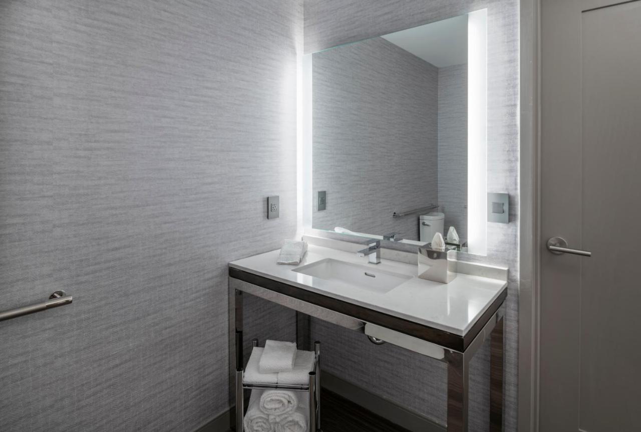 King Studio Suite with Mobility Accessible Tub - Non-Smoking at Staybridge Suites Boston Logan Airport - Revere by IHG