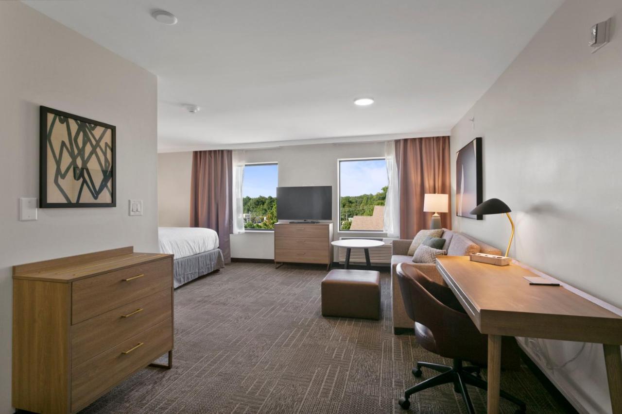 Queen Studio Suite - Mobility Acces Tub/Non-Smoking at Staybridge Suites Atlanta Ne - Duluth by IHG