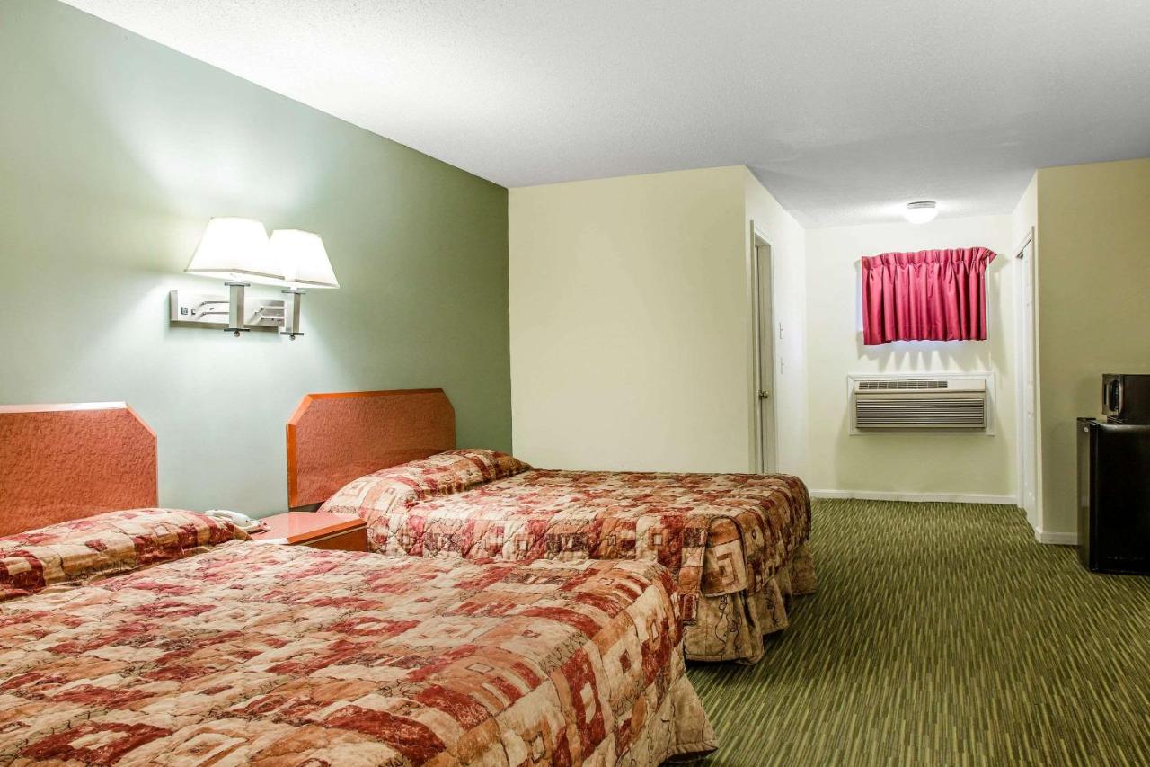 | Rodeway Inn Groton
